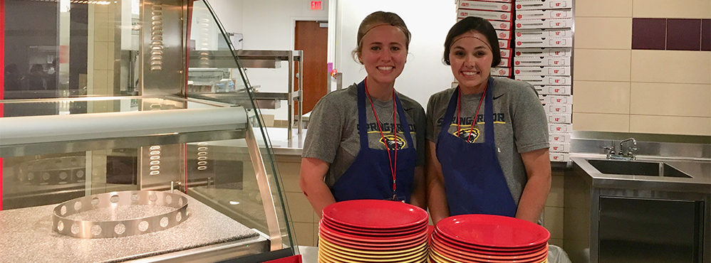 SAU softball team volunteers.