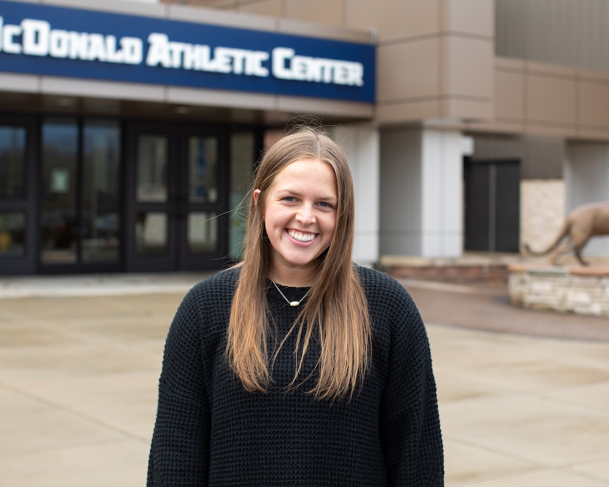 Senior Grace Cotter '23